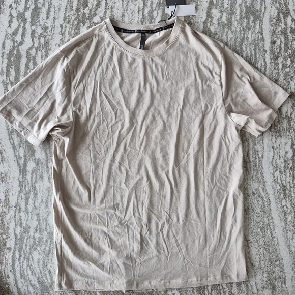 Kenneth Cole Men's TECH Short Sleeve T-Shirt Size Medium New - Picture 2 of 2